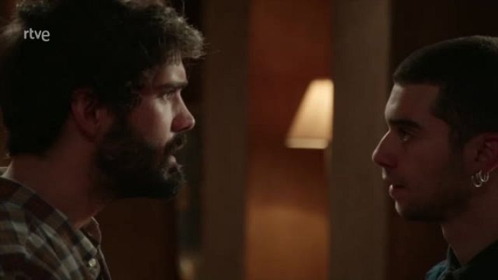 Dos vidas - Dos Vidas: Tirso convence a Erik de quedarse en el pueblo