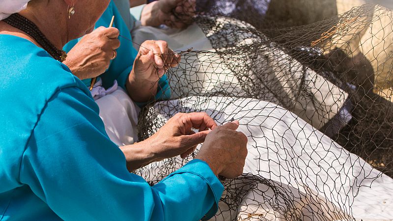 Aquí la Tierra - La historia de las costas de Cantabria está tejida en las redes de sus rederas