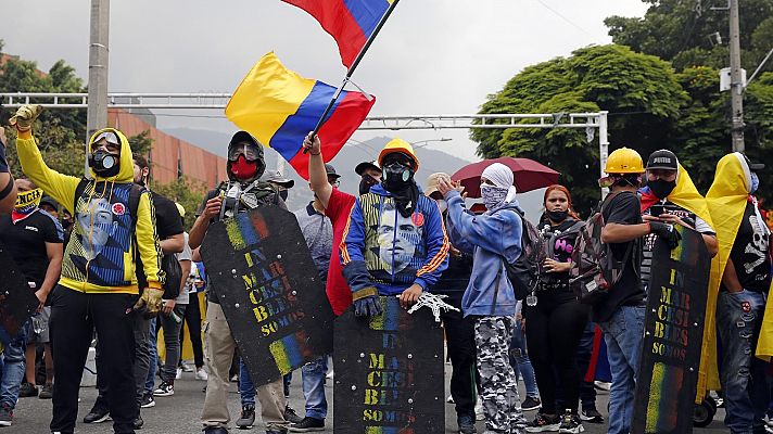 Telediario 1 - Las protestas en Colombia cumplen un mes con más de 40 muertos y 129 desaparecidos