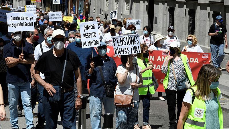 Un millar de personas se manifiesta en defensa del sistema público pensiones