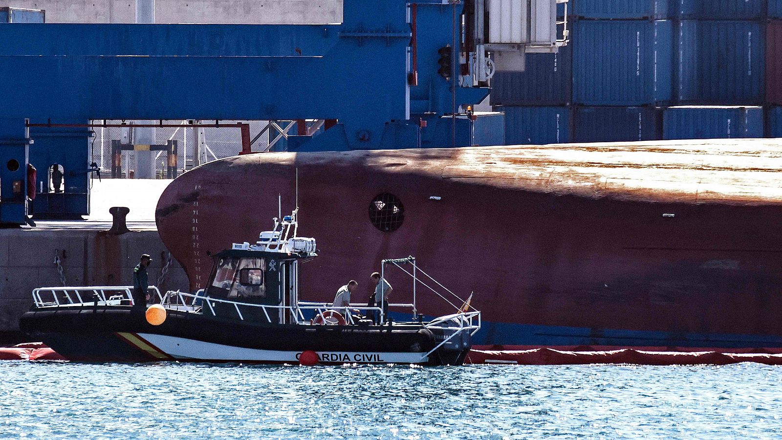 Hallan el cuerpo de uno de los desaparecidos al volcar un barco en Castellón