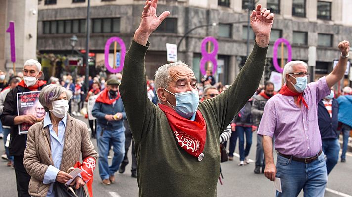 Miles de pensionistas se manifiestan contra los recortes