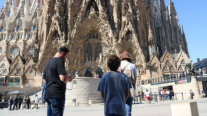 Els turistes tornen a la Sagrada Família set mesos després