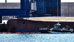 ¿Cómo pudo volcarse el buque de 79 metros en el puerto de Castellón?