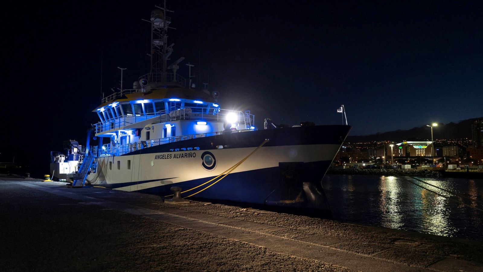 Un buque con sonar y un robot submarino se incorpora a la búsqueda de Anna y Olivia en Tenerife