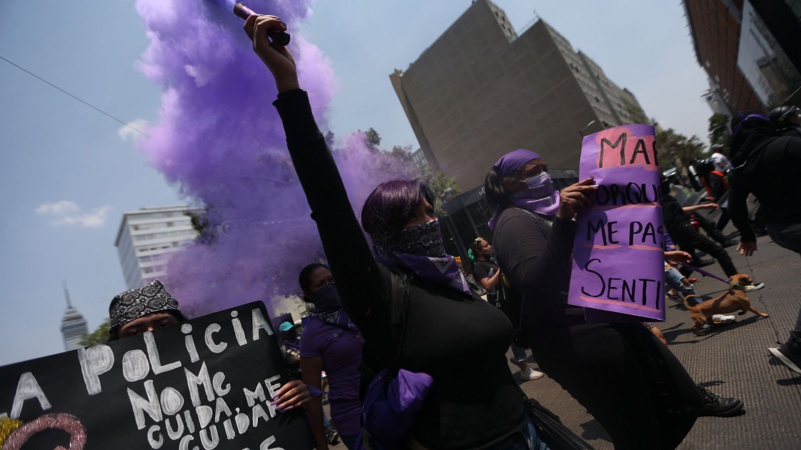 Cientos de mujeres se manifiestan en México contra los feminicidios