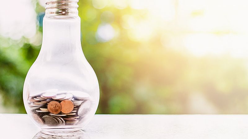 Consumir en horas baratas o adecuar la tarifa, entre los consejos para ahorrar en el nuevo recibo de la luz - La hora de La 1 | Ver