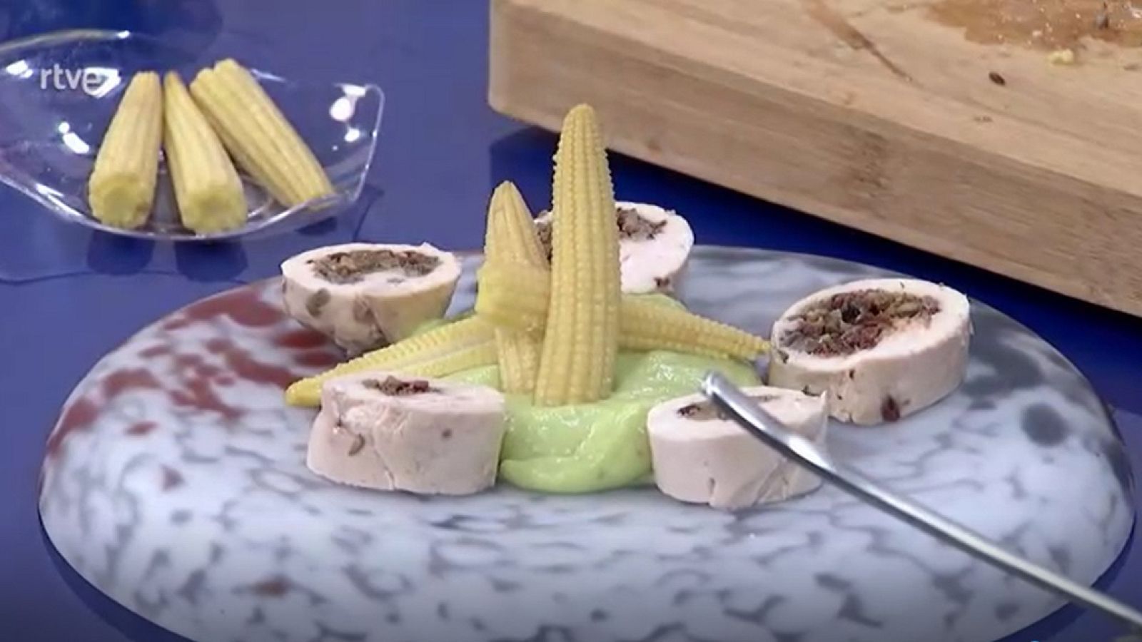 Rollitos de pollo rellenos de jamón y champiñones - Como sapiens | Ver