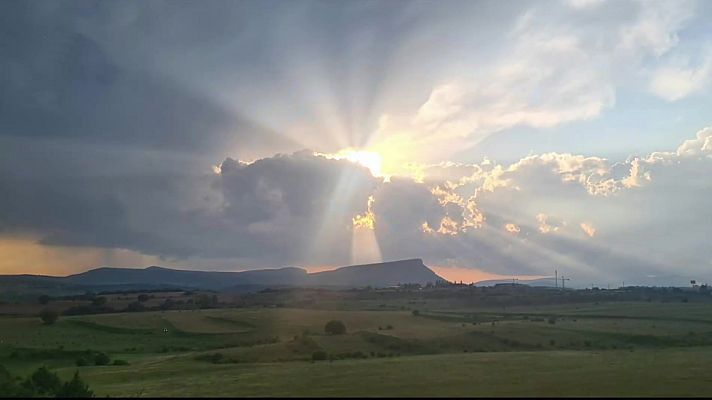 Chubascos y tormentas que podrán ser localmente fuertes en el cuadrante noreste peninsular y en otras zonas de los tercios norte y este