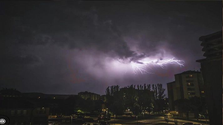 Tormentas localmente fuertes a primeras horas en Mallorca y Menorca