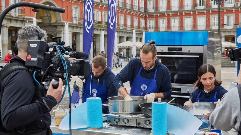 As� se prepar� la Plaza Mayor de Madrid para el s�ptimo exterior de MasterChef 9