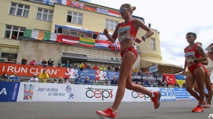 Gemma Mengual cambia la piscina por la pista de atletismo 