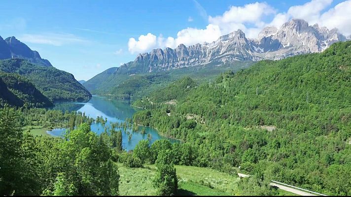 Chubascos y tormentas localmente fuertes en un amplio entorno del alto Ebro