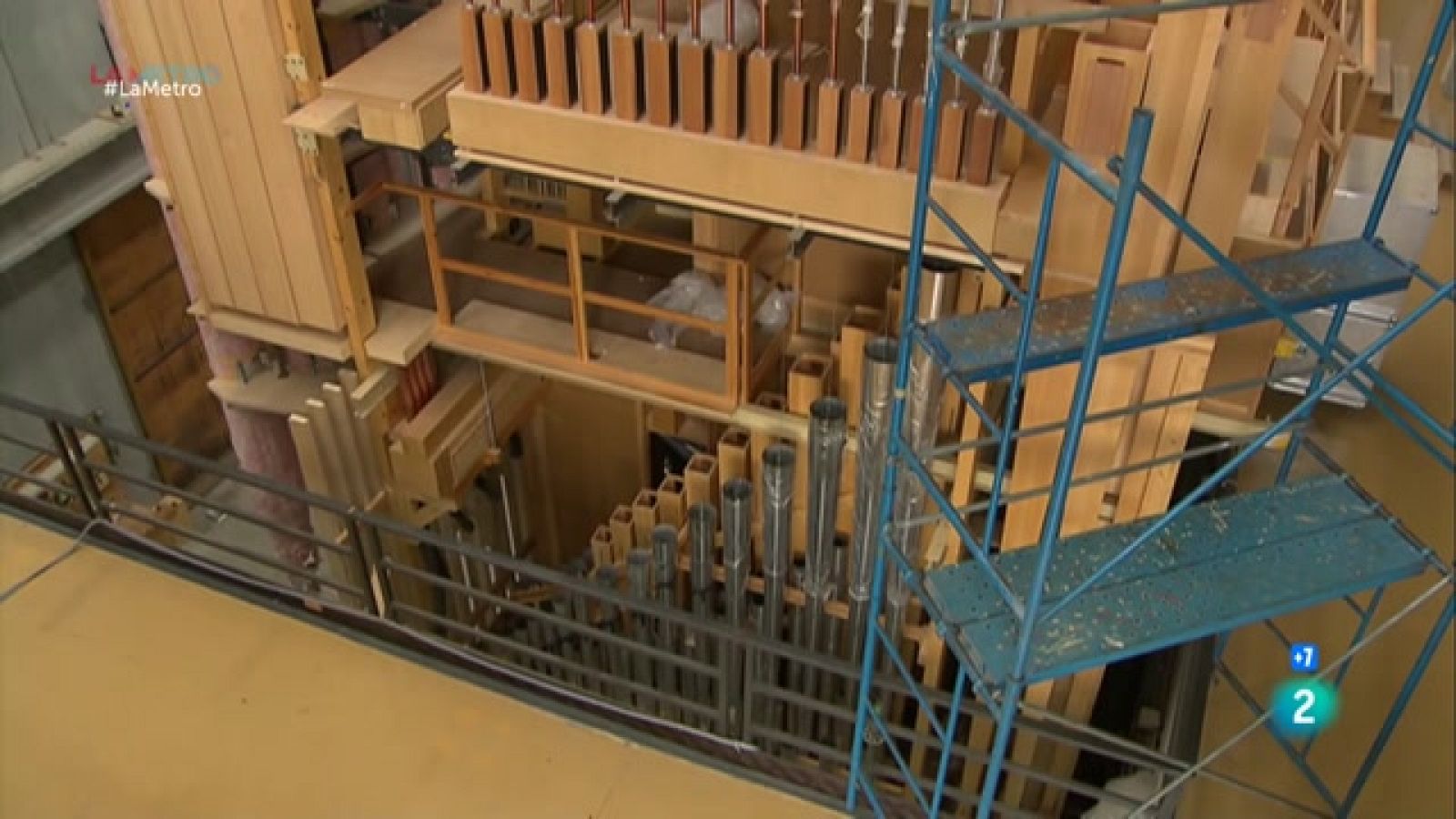 Coneixem dos referents  mundials de l'orgue que viuen a Catalunya. Són el mestre organer Gerdhard Grenzing , que té el seu taller a El Papiol, i la virtuosa Montserrat Torrent, organista reconeguda internacionalment, que amb 95 any encara fa concerts