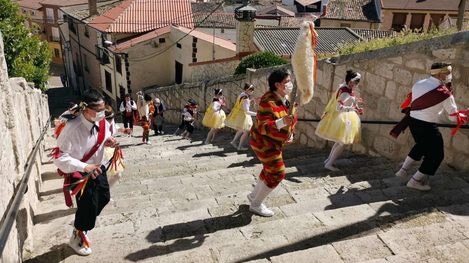 La danza zigzagueante que sube 96 escaleras en el Corpus