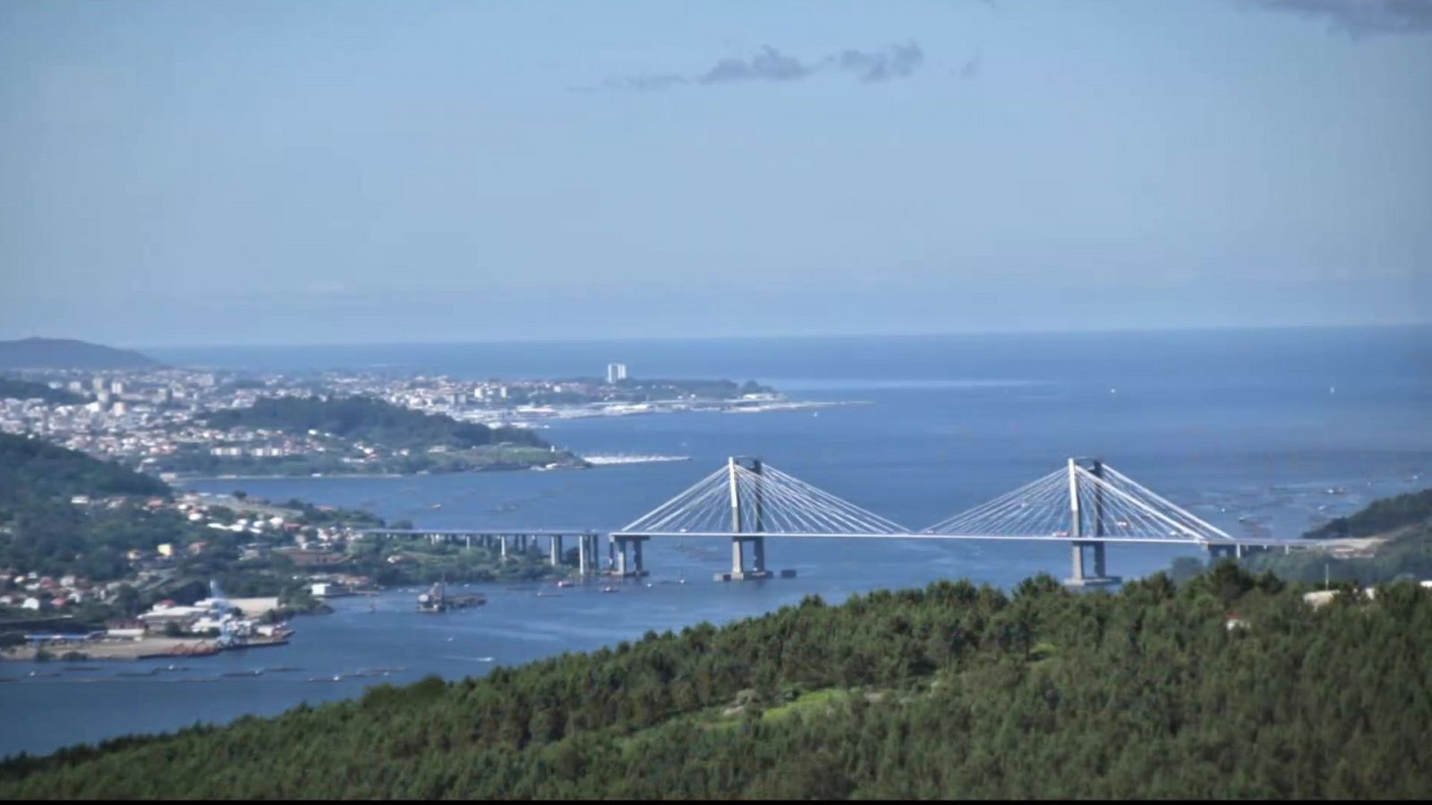 Chubascos y tormentas localmente fuertes en un amplio entorno del alto y medio Ebro - ver ahora