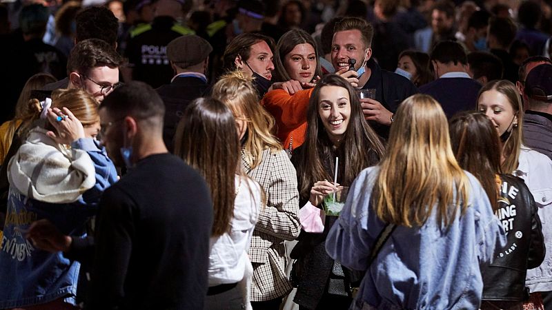 Las nuevas restricciones al ocio nocturno y la hostelería enfrentan a Gobierno y comunidades autónomas