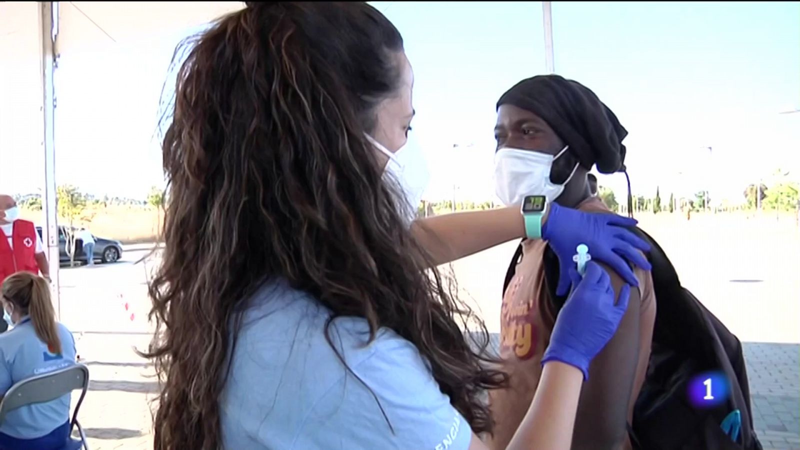 La vacuna llega a las chabolas de Huelva - Noticias Andalucía | Ver