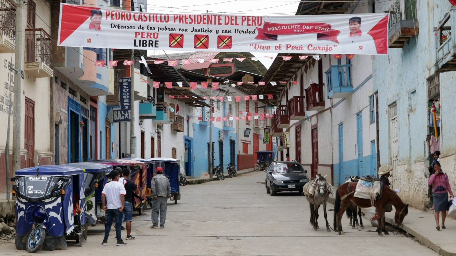 Las encuestas auguran un ajustado resultado en las elecciones de Perú