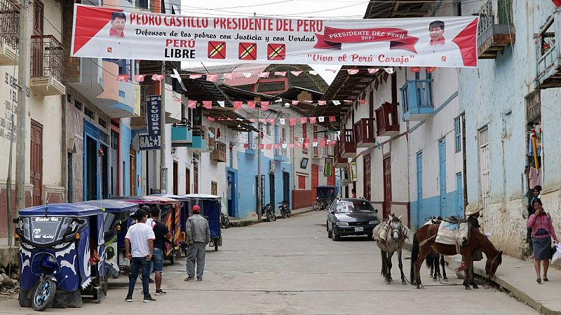 Video | Las encuestas auguran un ajustado resultado en las elecciones de Perú