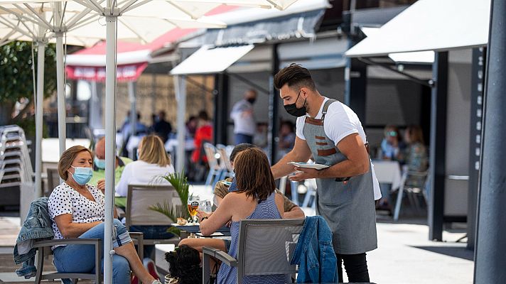 Mesas de 10 personas en terrazas y sin pistas de baile: estas son las medidas de Sanidad para hostelería y discotecas