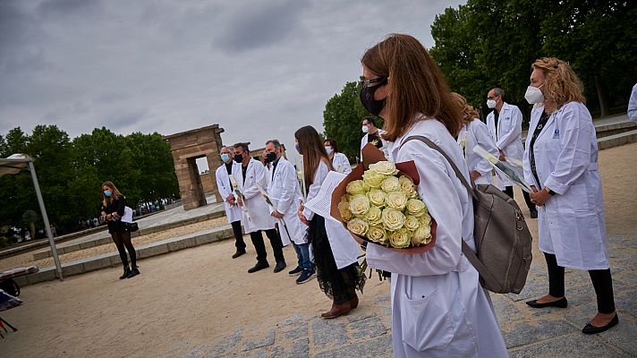 Amyts homenajea a los 19 médicos fallecidos en Madrid por la COVID