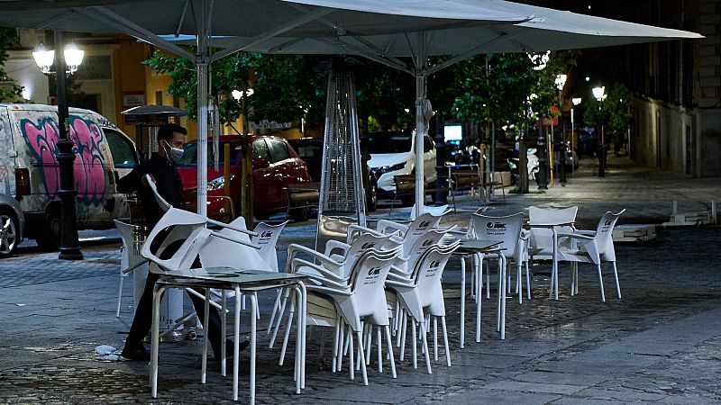 Los hosteleros acogen con incertidumbre las nuevas restricciones de aforo y horarios | Ver