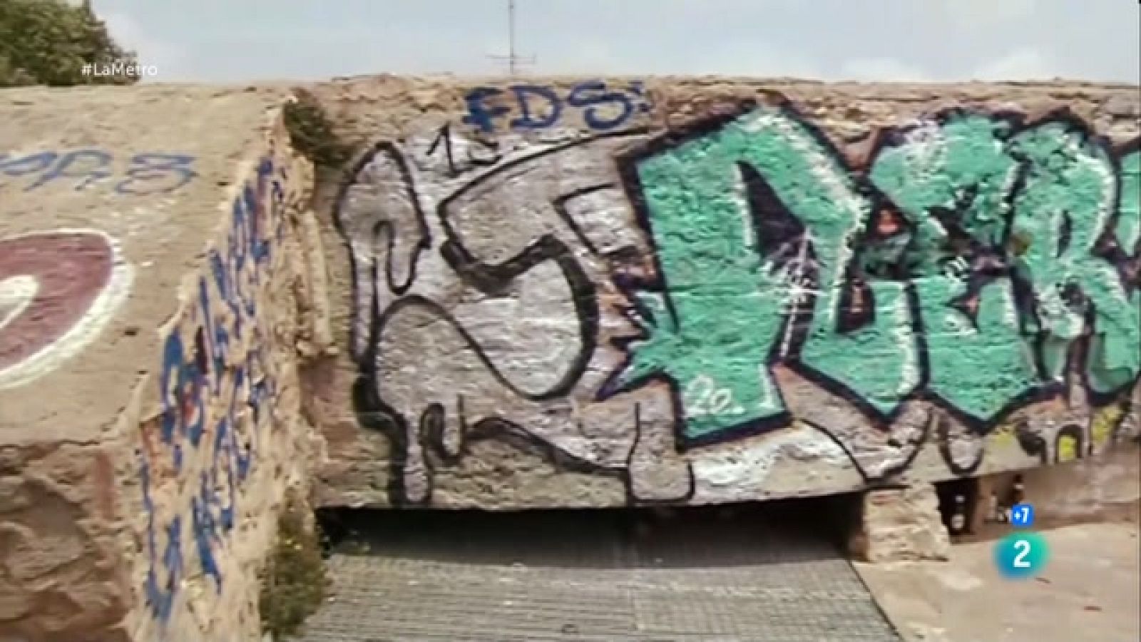 Recollim la polèmica sobre el tancament del mirador del Turó de la Rovira, coneixem un programa de mentoria per a nouvinguts i veiem com creix la demanda per pacificar els entorns escolars.