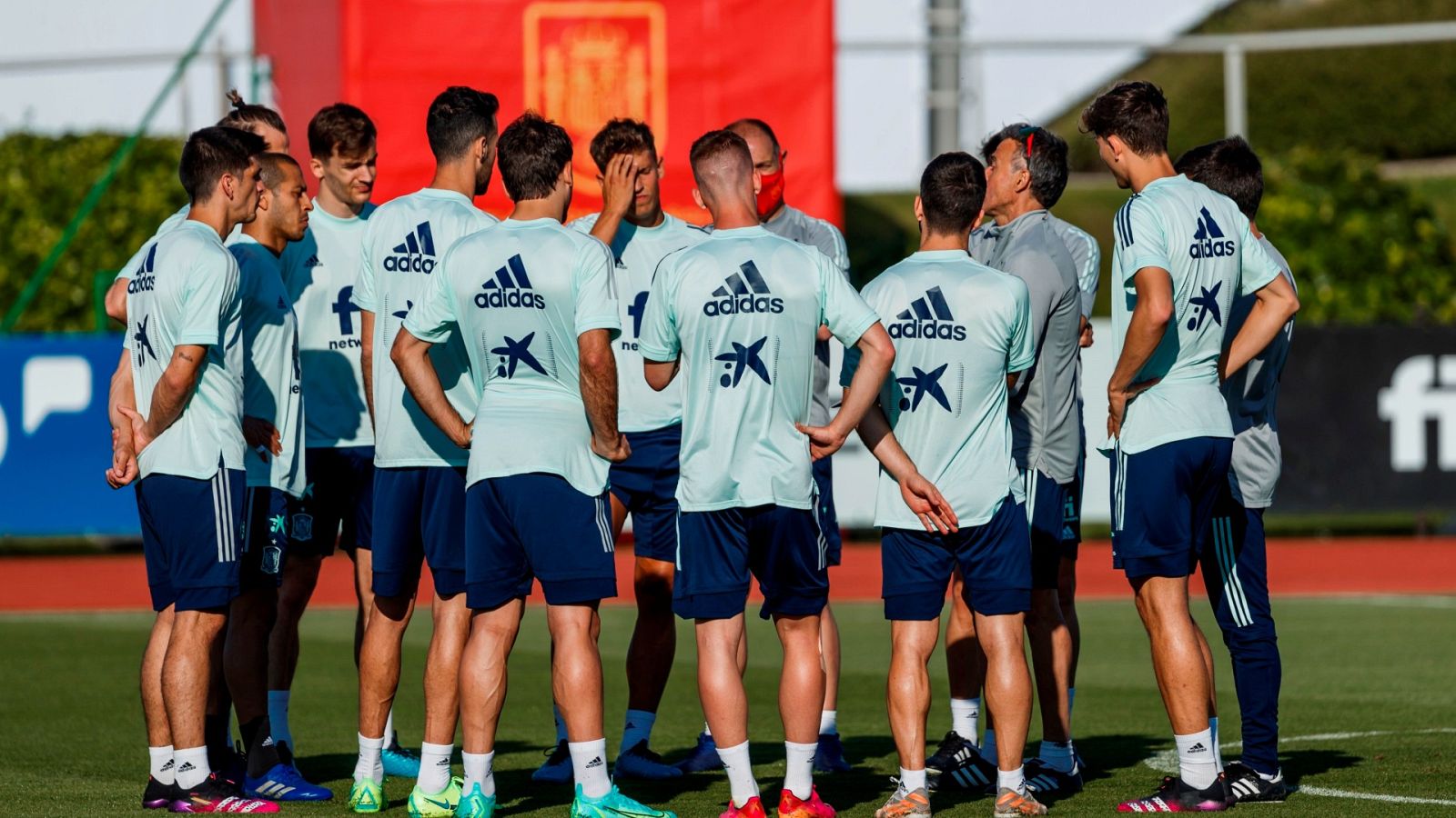 Los jugadores de la selección, aislados en Las Rozas tras el positivo de Sergio Busquets