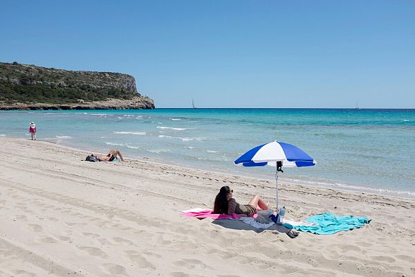 Telediario 1 - España pone en marcha el Certificado COVID Digital en varias comunidades