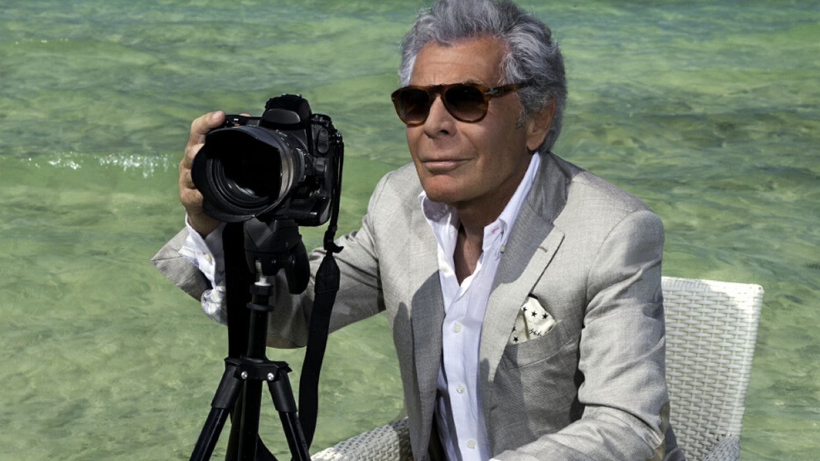 Entrevista a Jean-Daniel Lorieux, el icónico fotógrafo que le rinde tributo al mar a través de la moda