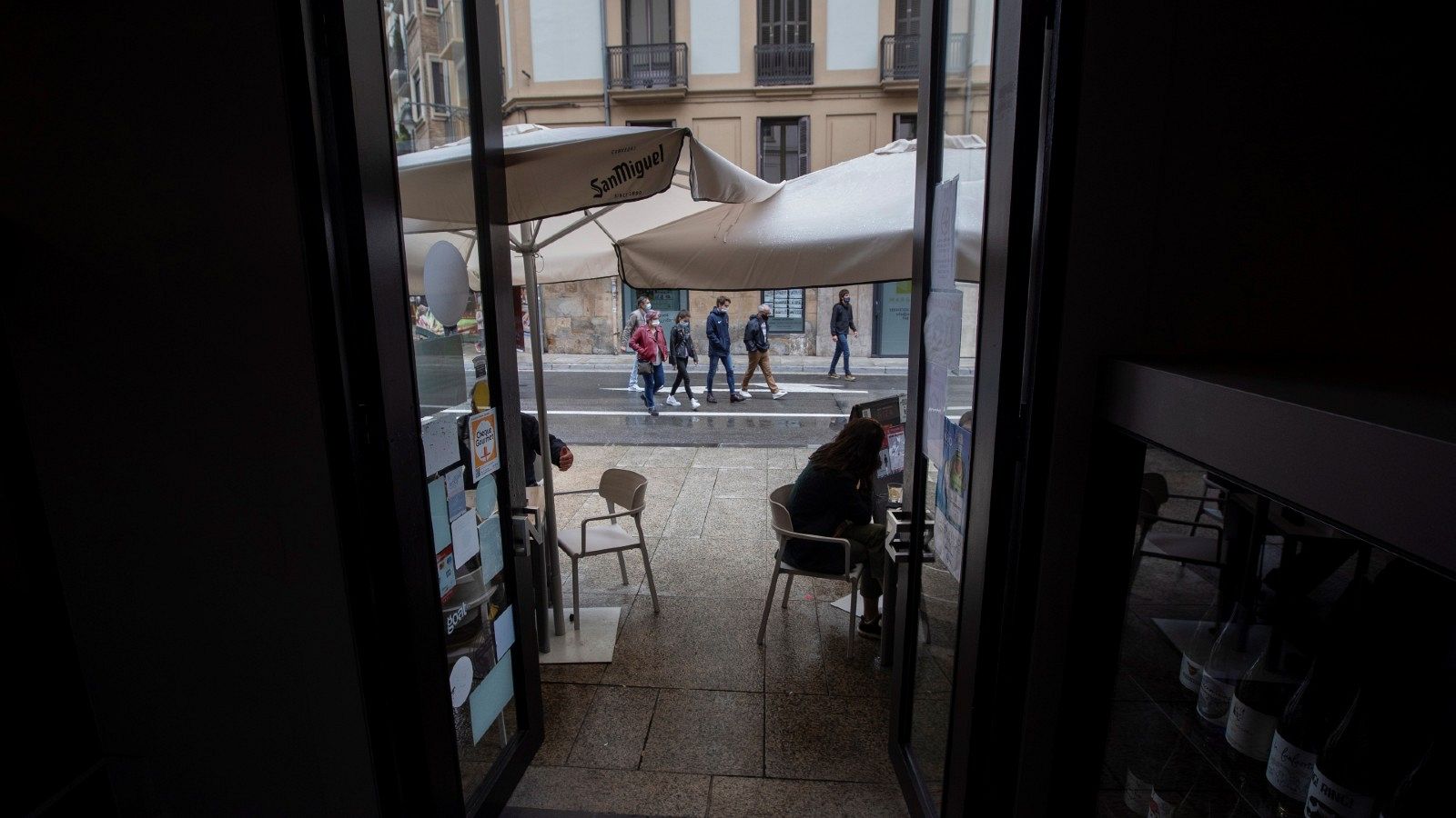 Sanidad rectifica y se abre a renegociar con las comunidades autónomas las restricciones de hostelería y ocio nocturno