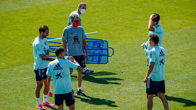 La vacunación de la selección española de futbol enciende la polémica, a la espera de la confirmación de Sanidad