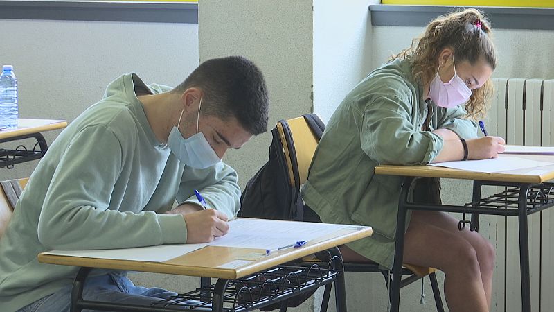 Comezan as probas da ABAU para 13.200 alumnos