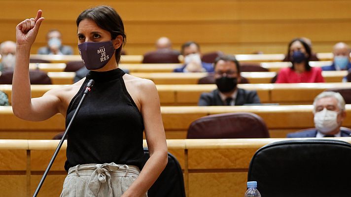 Informativo 24h - Una senadora del PP insta a Montero "a cortarse la coleta" como Iglesias y la ministra le pide "un poquito de educación"