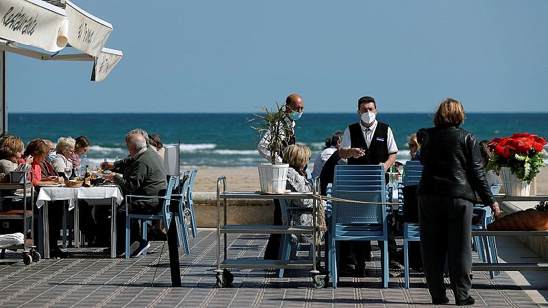 La hostelería y el ocio nocturno celebran que Sanidad rectifique y suprima las restricciones 