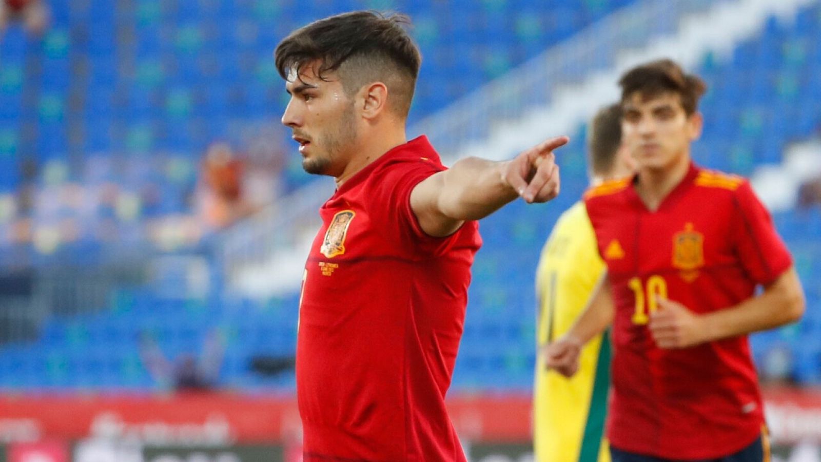 Brahim anota el segundo de España ante Lituania | Ver