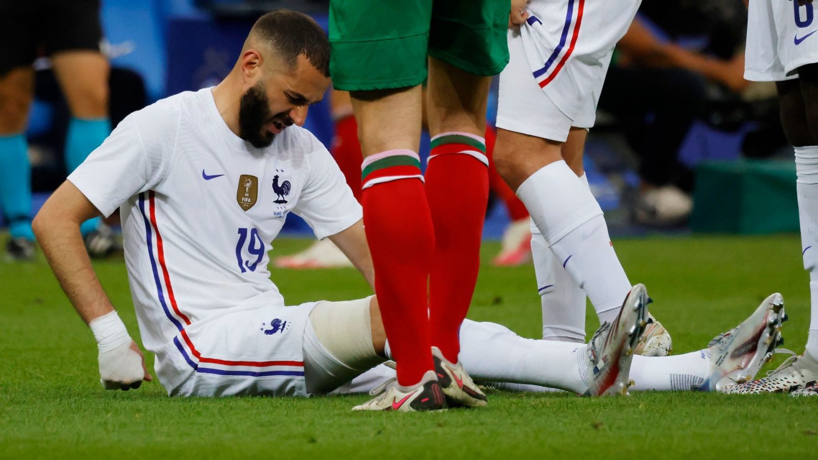 Karim Benzema sufrió unas molestias en la rodilla ante Bulgaria