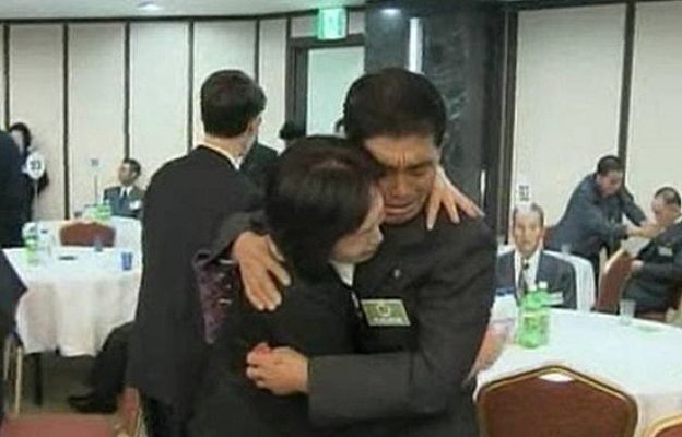  - Se abrazan 56 años después