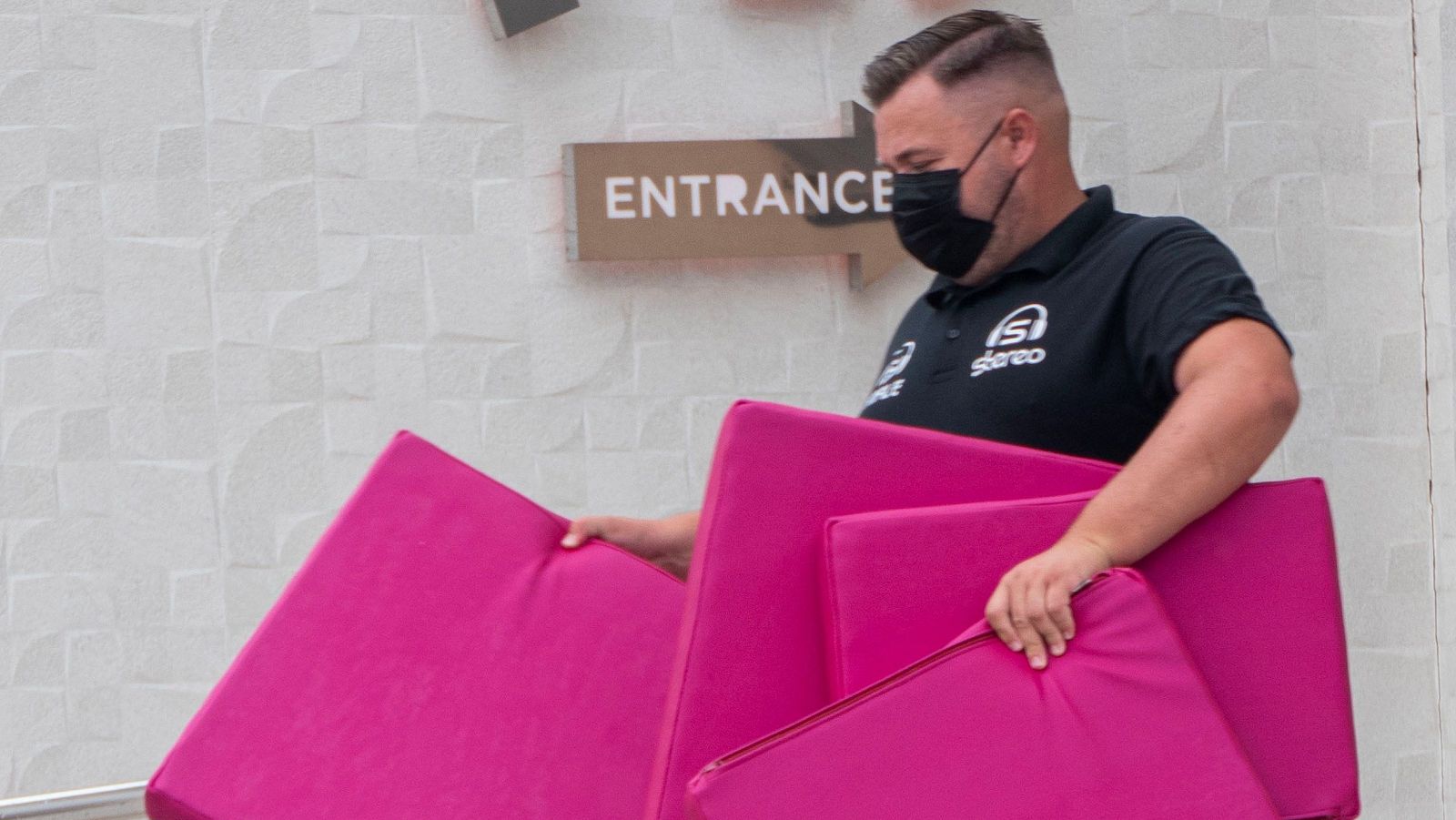 La reactivación del turismo permitirá la creación de 400.000 puestos laborales en verano - Telediario 1 | Ver