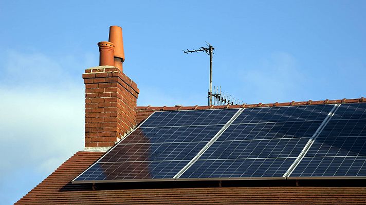 La instalación de placas solares en viviendas va ganando terreno y ya se venden en tiendas