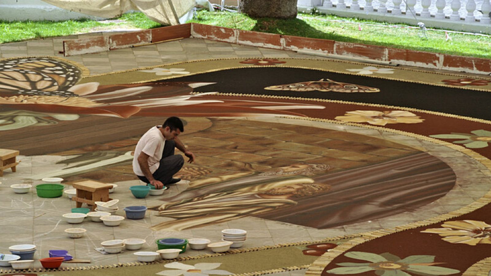 España Directo - El arte efímero de las alfombras de arena del Corpus Christi de La Orotava
