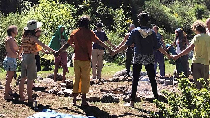 Telediario 1 - La acampada de la 'Familia Arcoiris' en La Rioja se salda con 76 denuncias