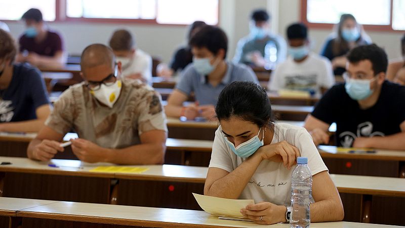 Polémica en la EBAU: del "qué es ser patriota" en Murcia y Valencia a la dificultad en matemáticas en Euskadi y Madrid
