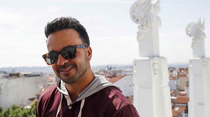 Telediario 1 - Luis Fonsi vuelve a España para presentar "Bésame"