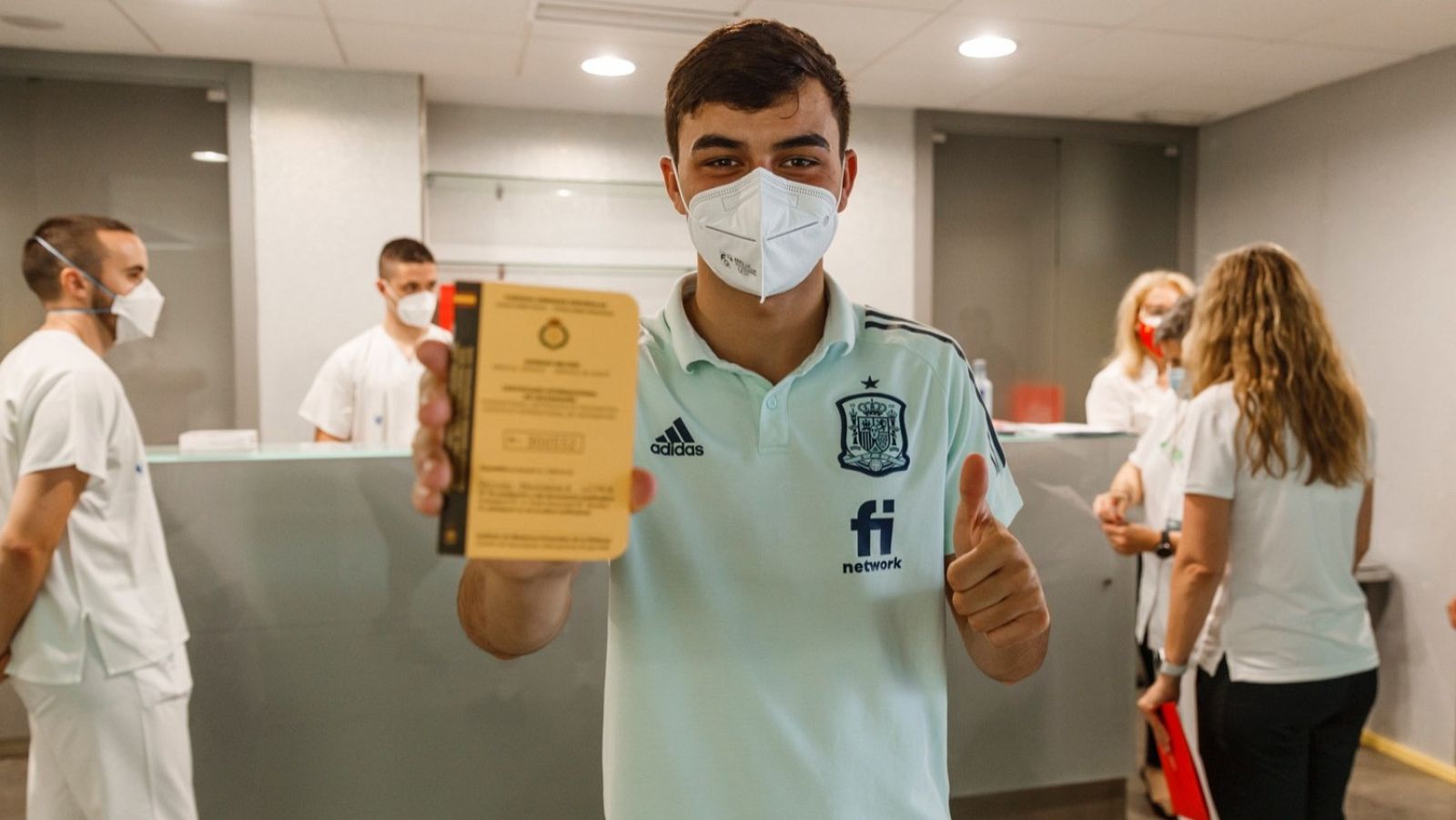 Vacunan a la selección española con Pfizer y Janssen - Informativo 24h | Ver