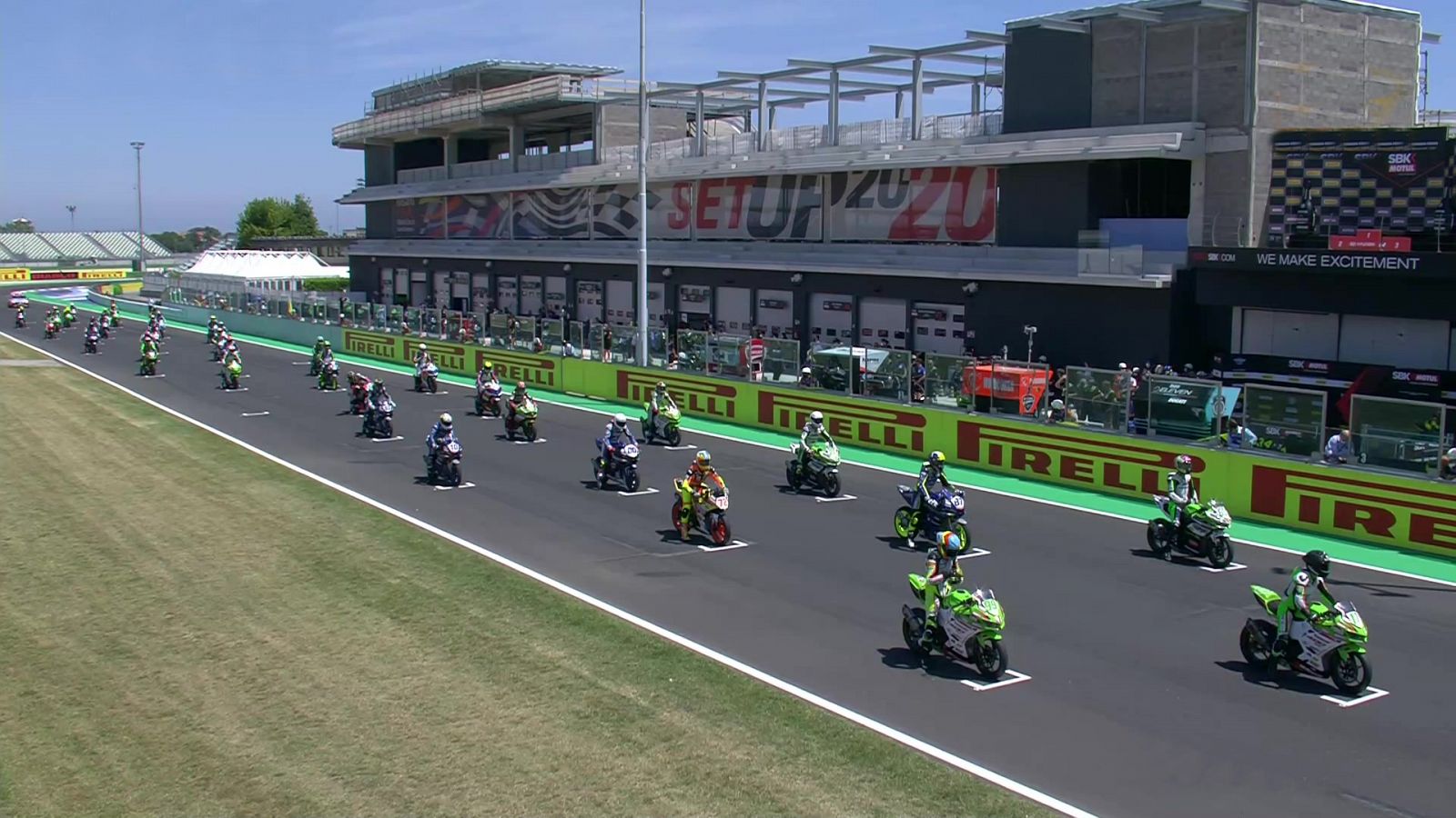 Motociclismo - Campeonato del Mundo Superbike. WORLD Supersport 300 1ª carrera