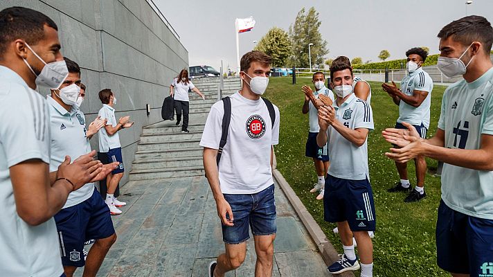 La selección al completo entrena por última vez antes del partido contra Suecia con la duda en la portería