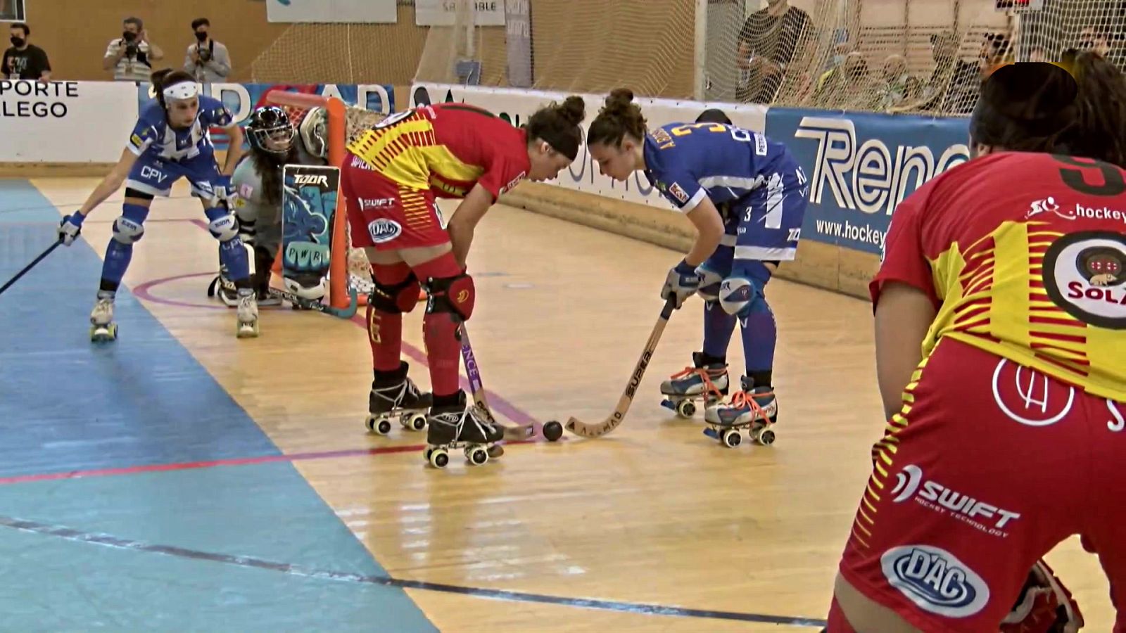 Hockey patines - Copa de la Reina. 1ª semifinal: Magic Studio CP Manlleu - CP Voltrega Stern Motor