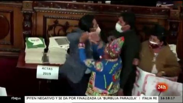 A tortas en el Parlamento de Bolivia